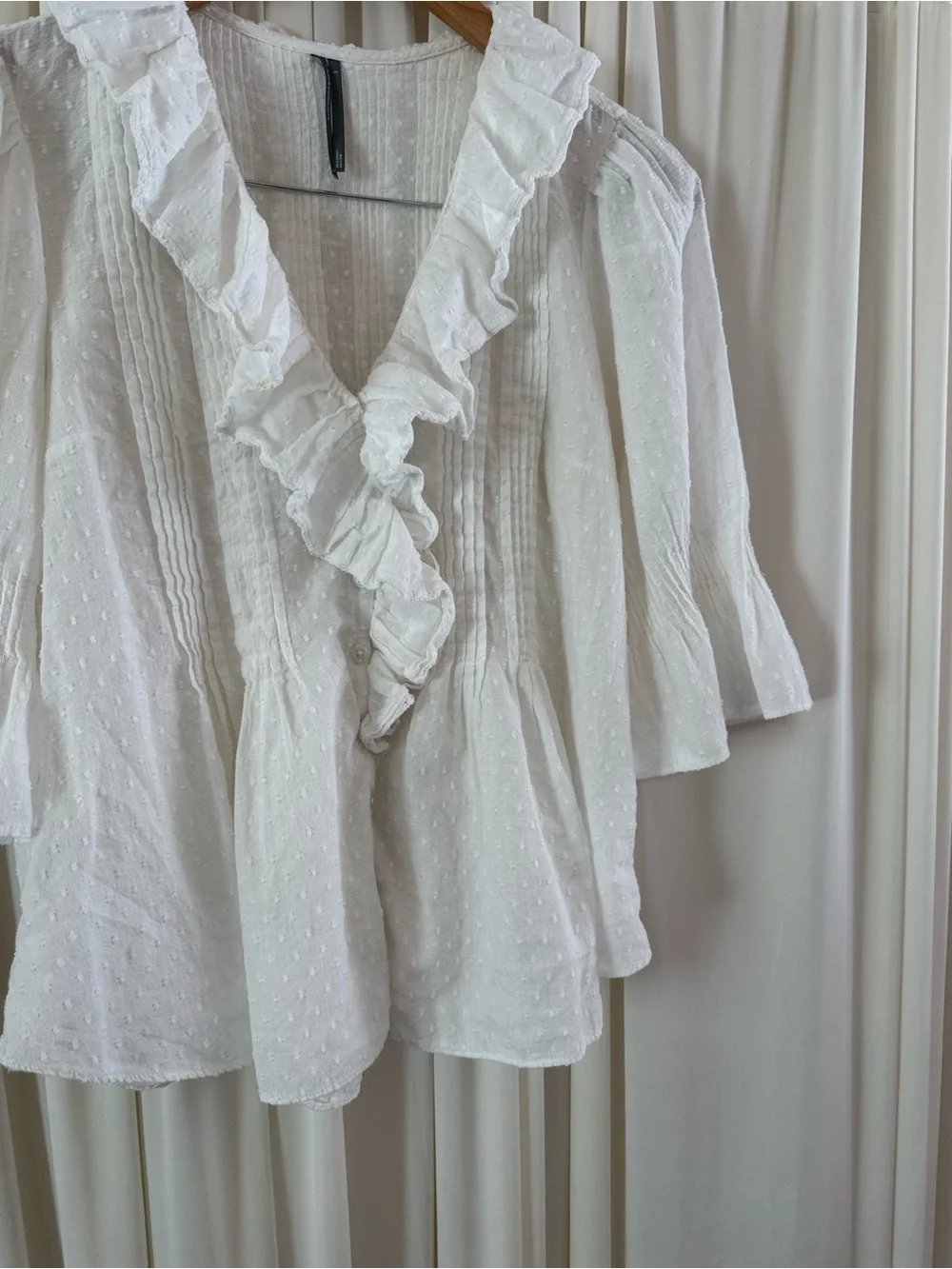 Anthropologie Ruffled Pin-Tuck Button- Front Cream Ruffled Swiss Dot Blouse Sz S